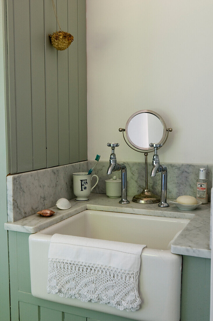 Washbasin with marble top and vintage fittings