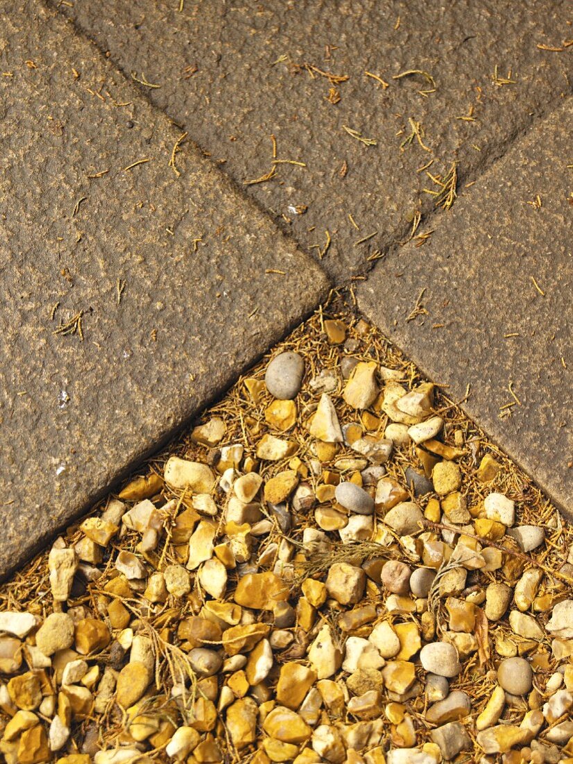 Gravel and exposed aggregate concrete slabs