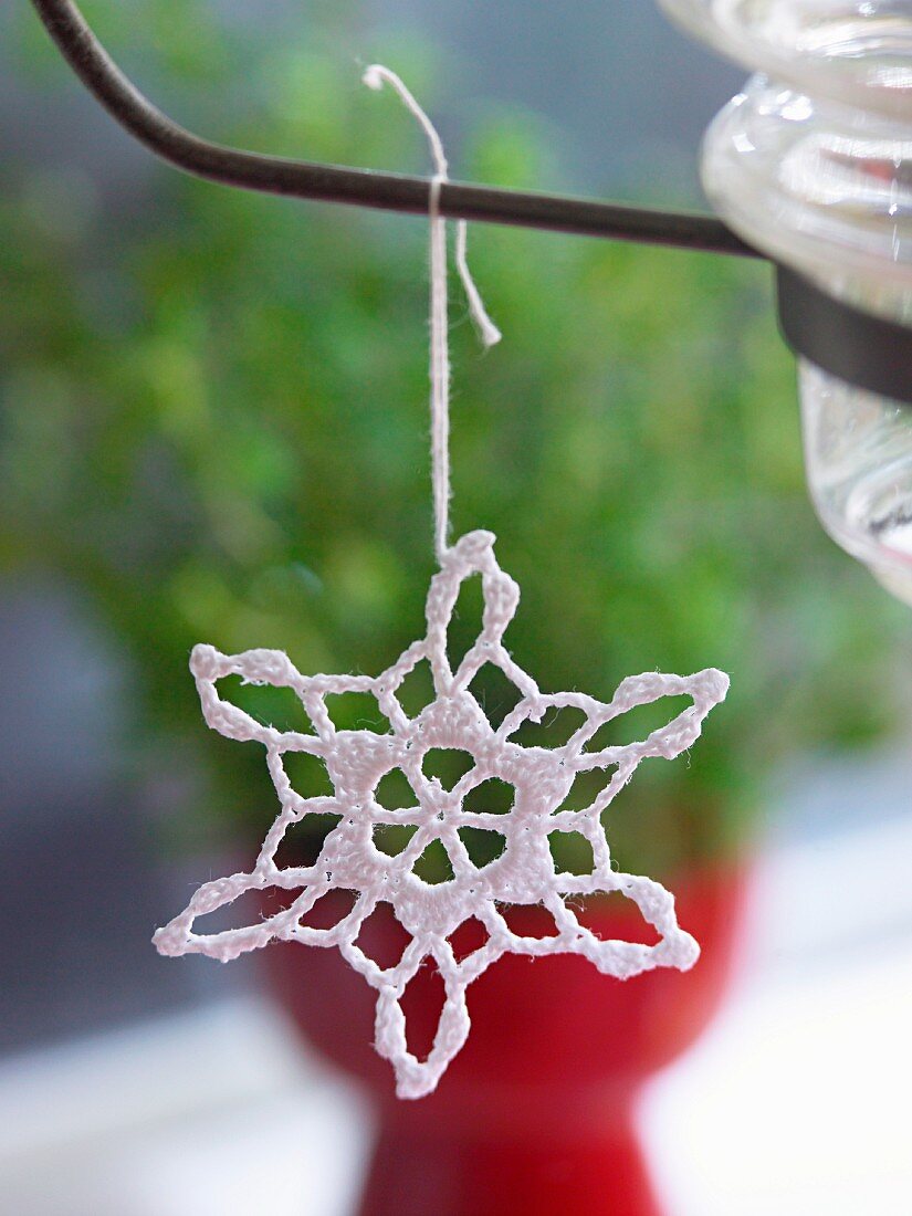 Christmas handcrafts - white, crocheted star
