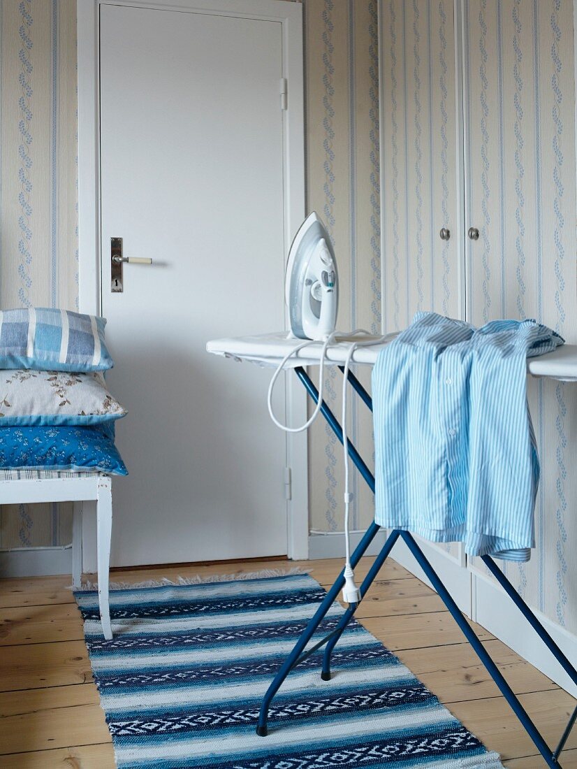 Laundry room decorated in blue and white