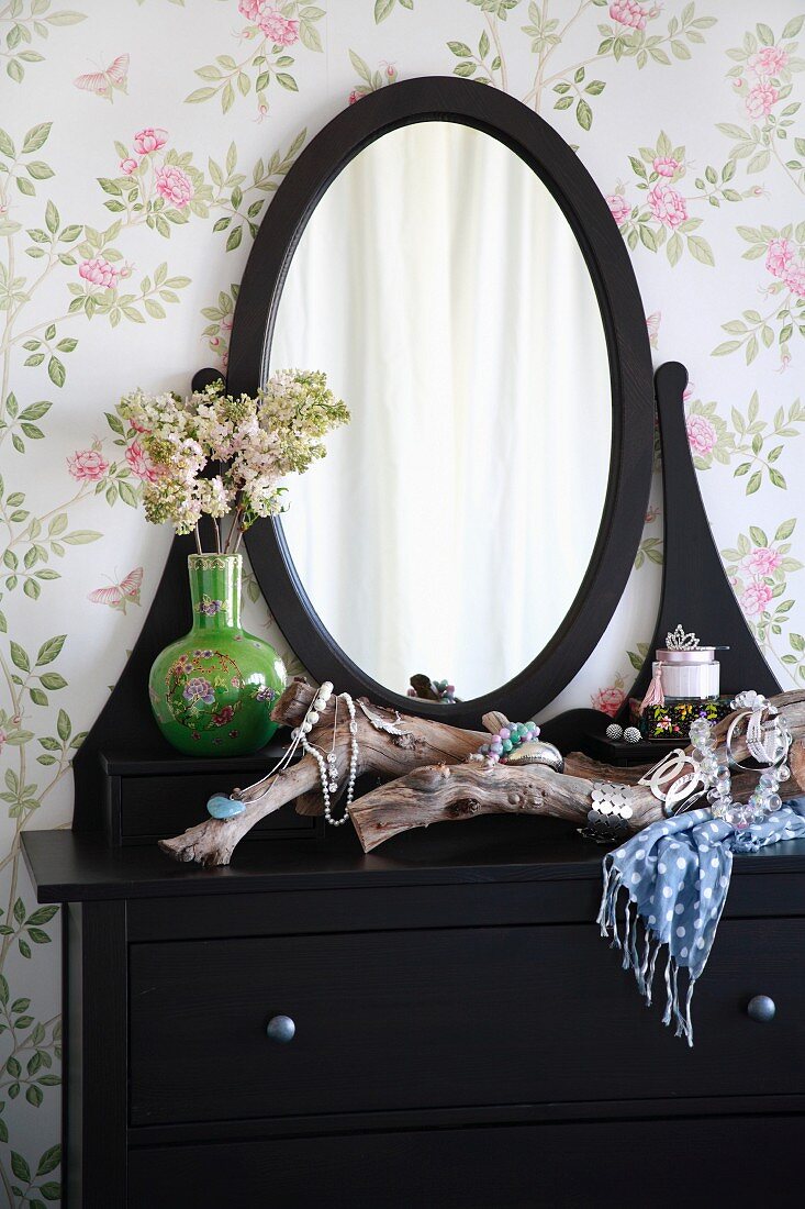 Chest of drawers with a mirror