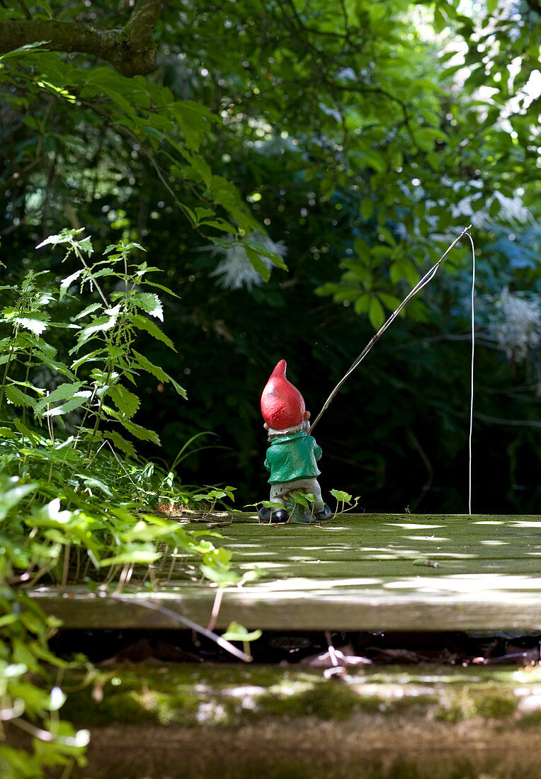 Angling garden gnome