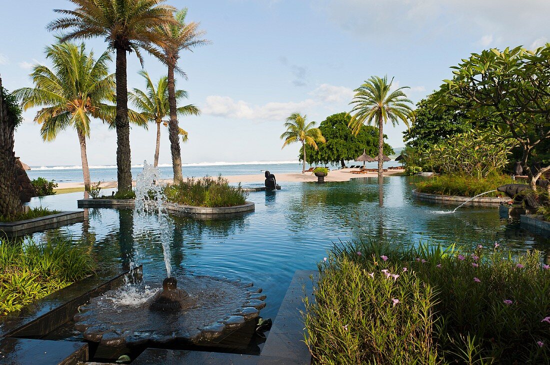 Teichanlage beim Hotel Shanti Maurice (Mauritius)