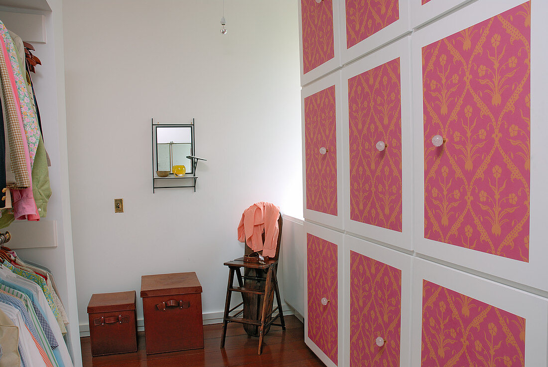 Dressing room with fitted wardrobe made from square modules with brightly painted doors