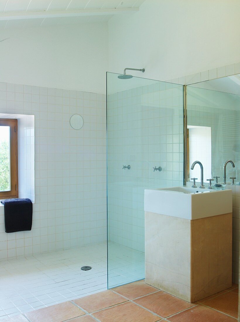 Modern bathroom with glass partition in front of shower area