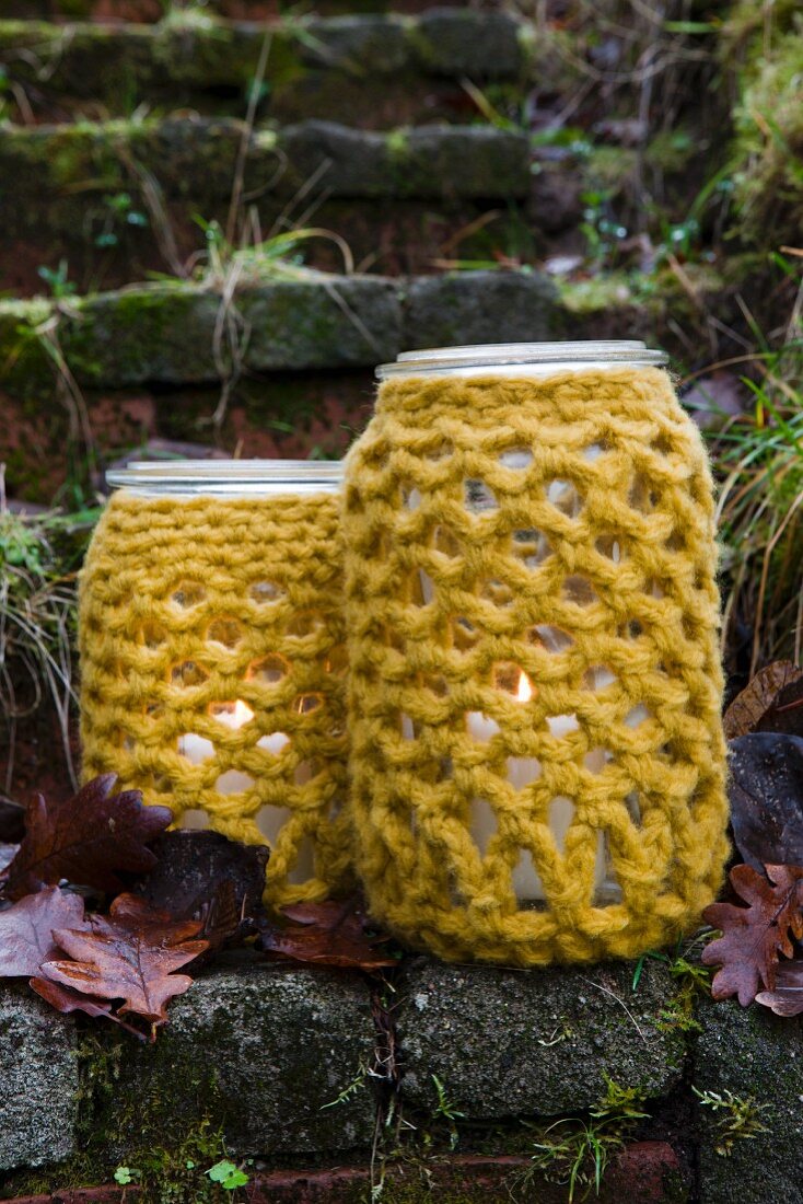 Lanterns made of preserving jars with crocheted covers