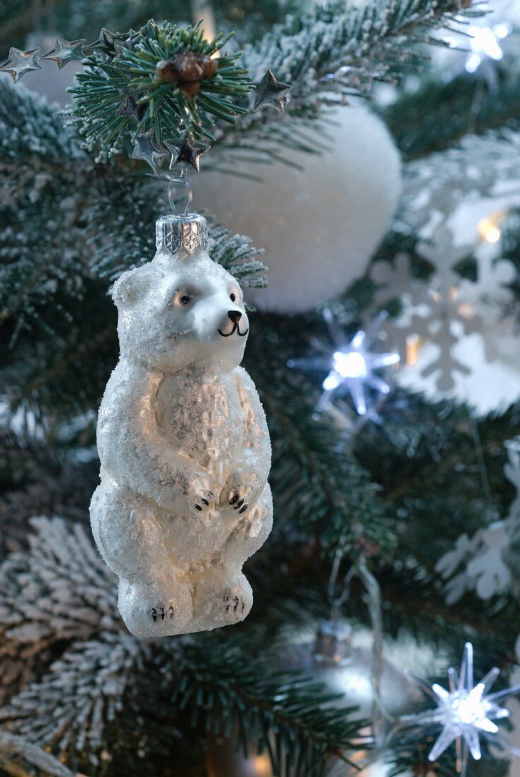 Eisbär aus Glas als Weihnachtsbaumanhänger