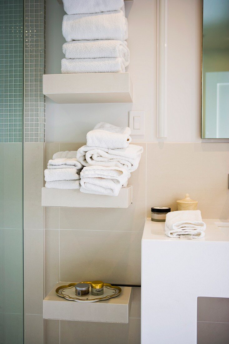 Detail towels on shelves