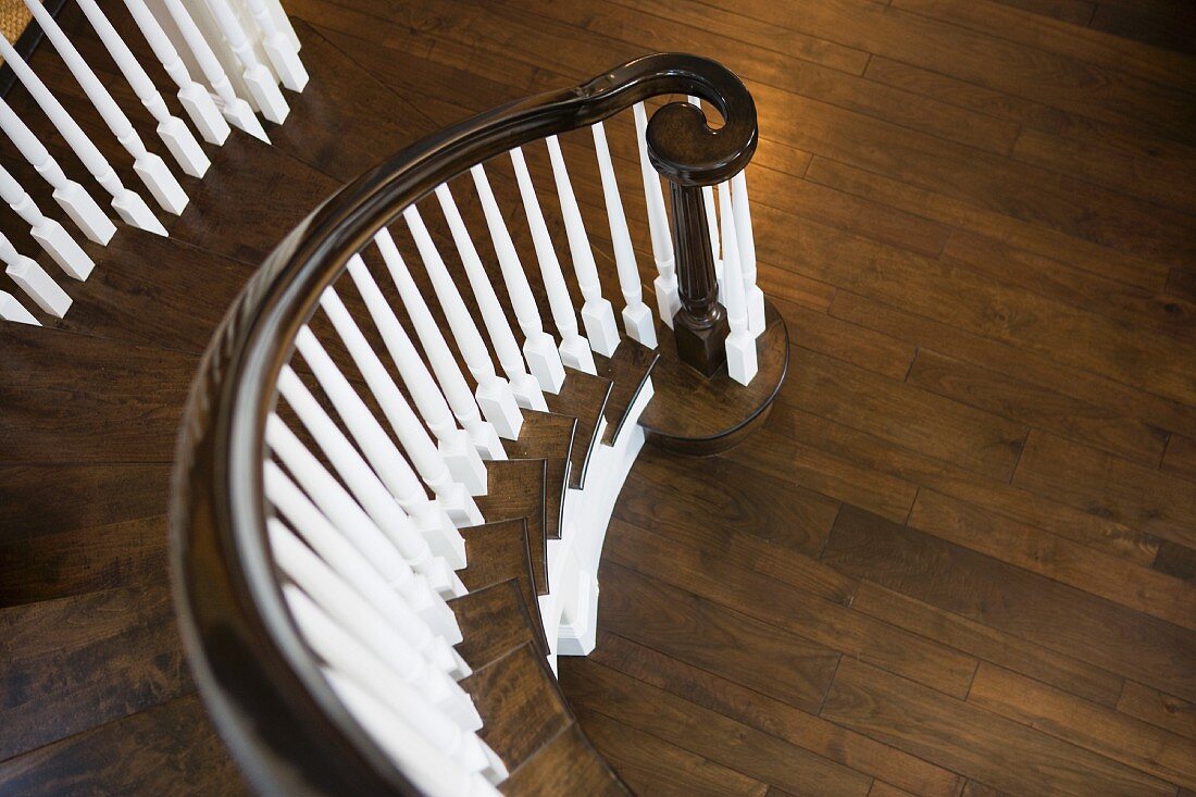 Detail winding staircase railing
