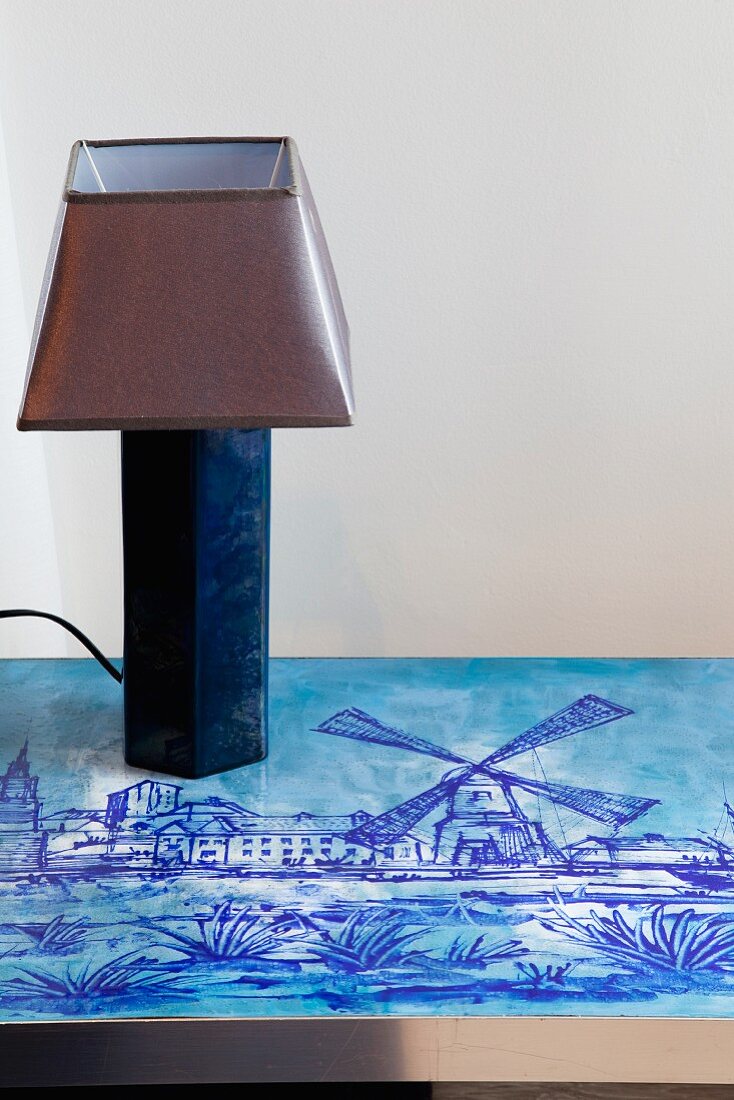 Retro table lamp on table top with Flemish landscape motif in blue and white
