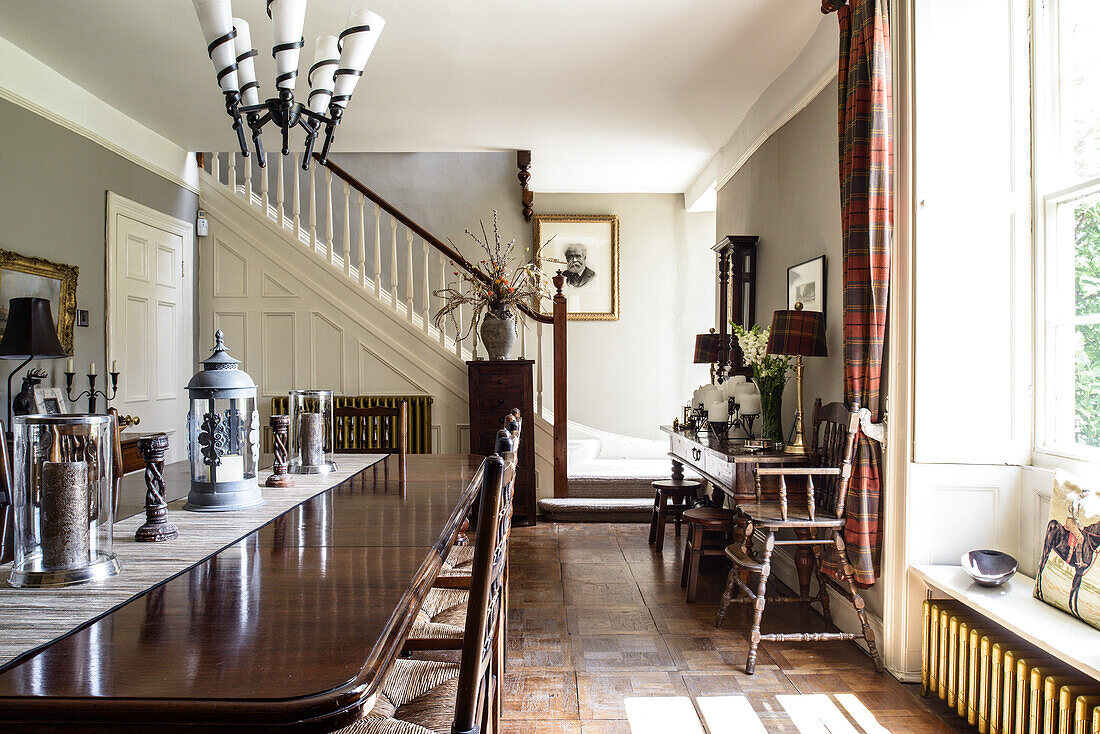 Dining room in English country-house style