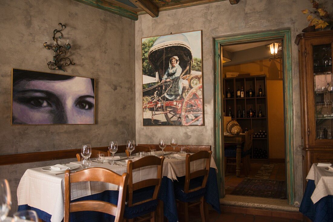 Bilder in einem Restaurant in Rom, Italien