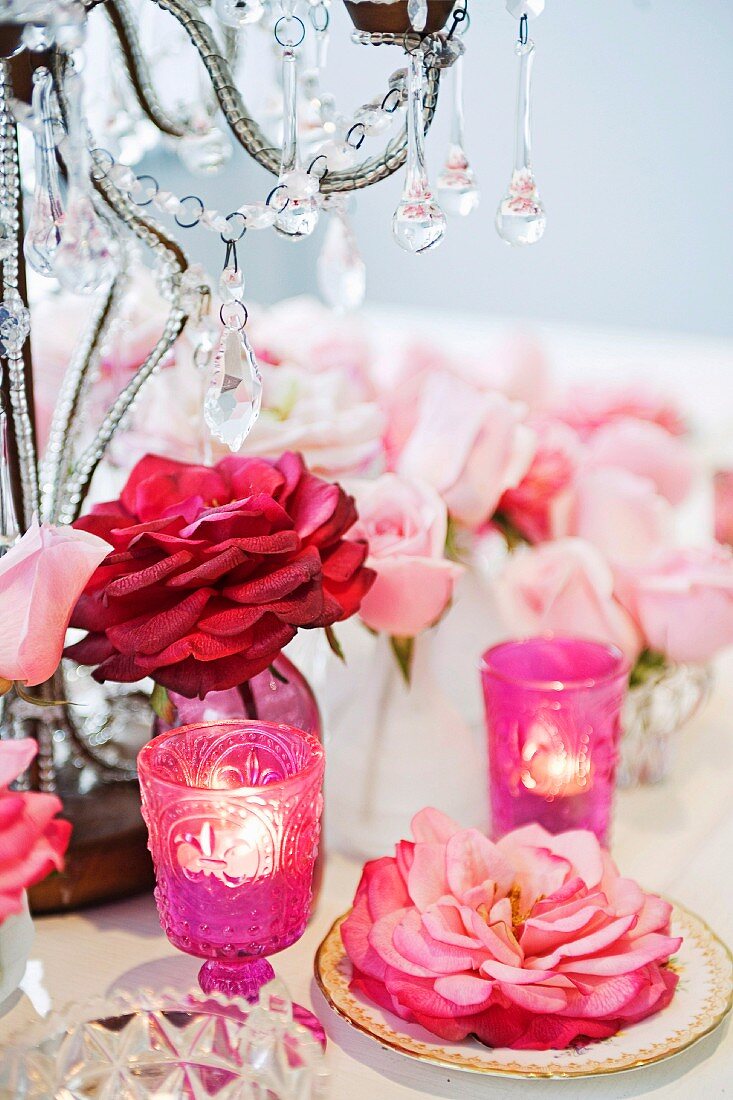 Table decoration for wedding in pink tones