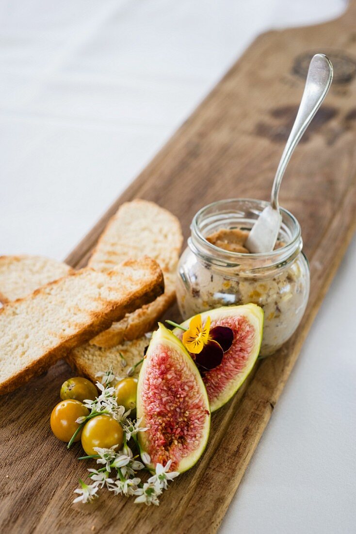 Pork rillettes with figs