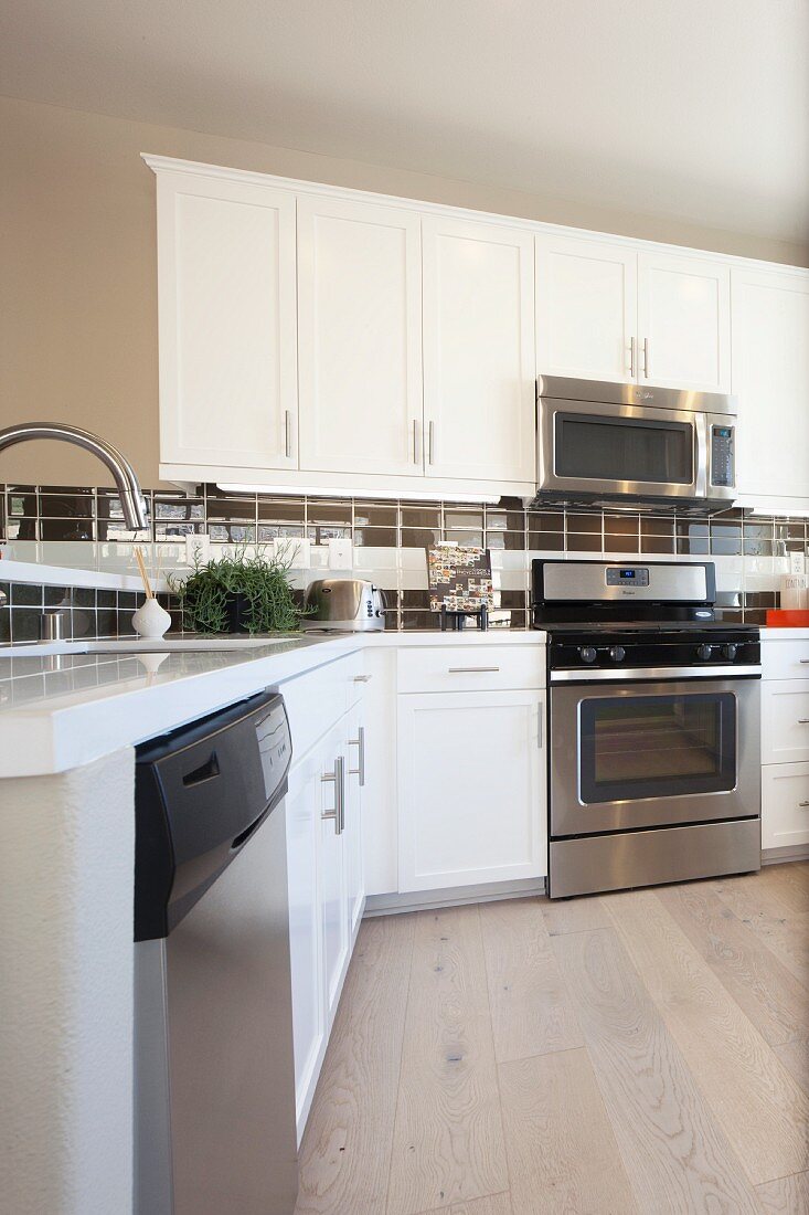 Modern, white kitchen