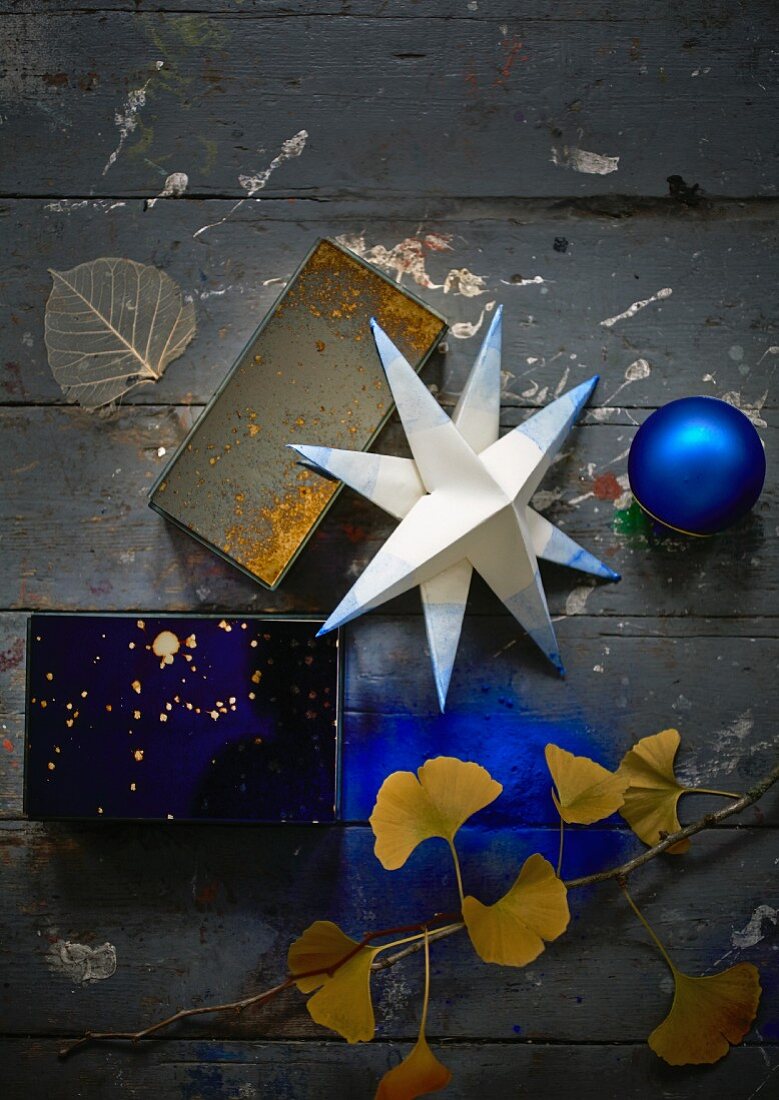Blue and gold Christmas arrangement