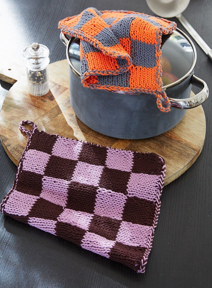 Knitted pot holders with colourful chess board patterns