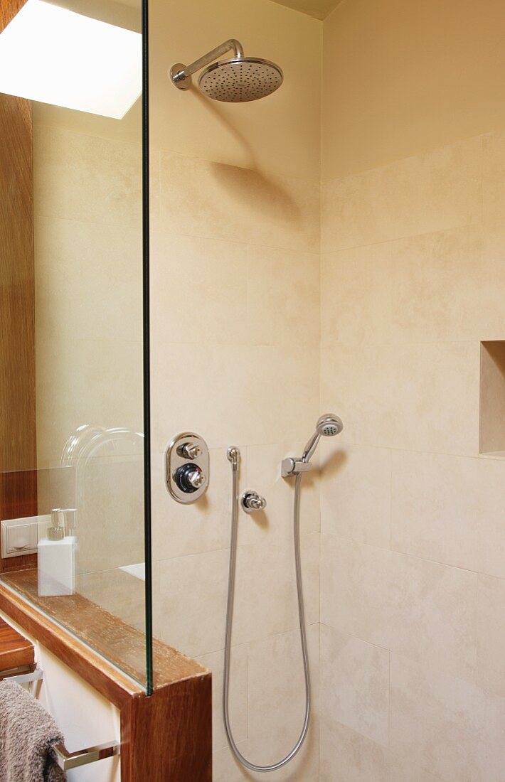 Shower cabinet with rainfall shower and hand spay