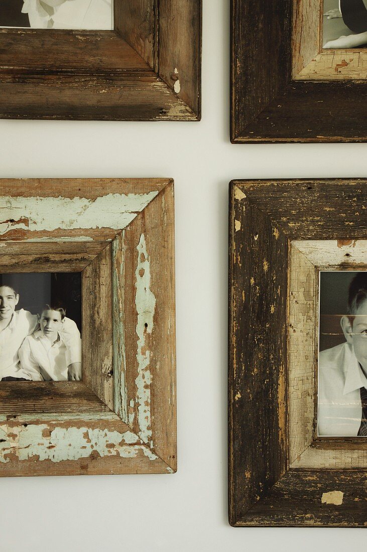 Ausschnitt einer Fotosammlung mit Vintage Holzrahmen