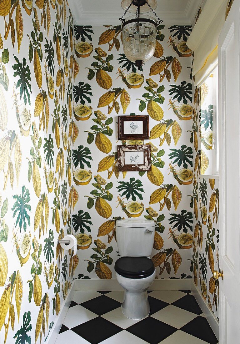 Wallpaper with botanical pattern and chequered floor in guest toilet