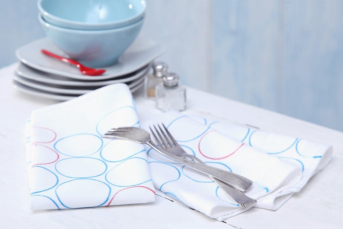 Linen napkins hand-printed with pattern of circles
