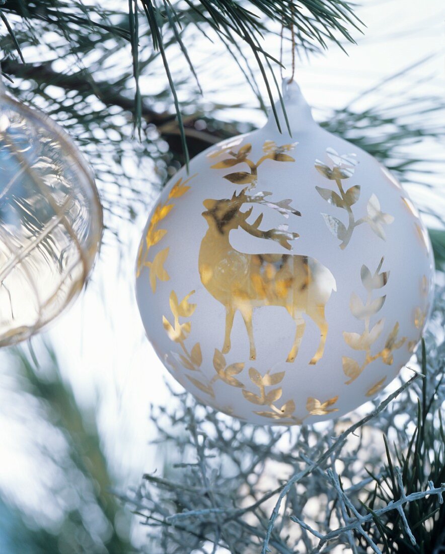 White Christmas bauble with gold stag motif