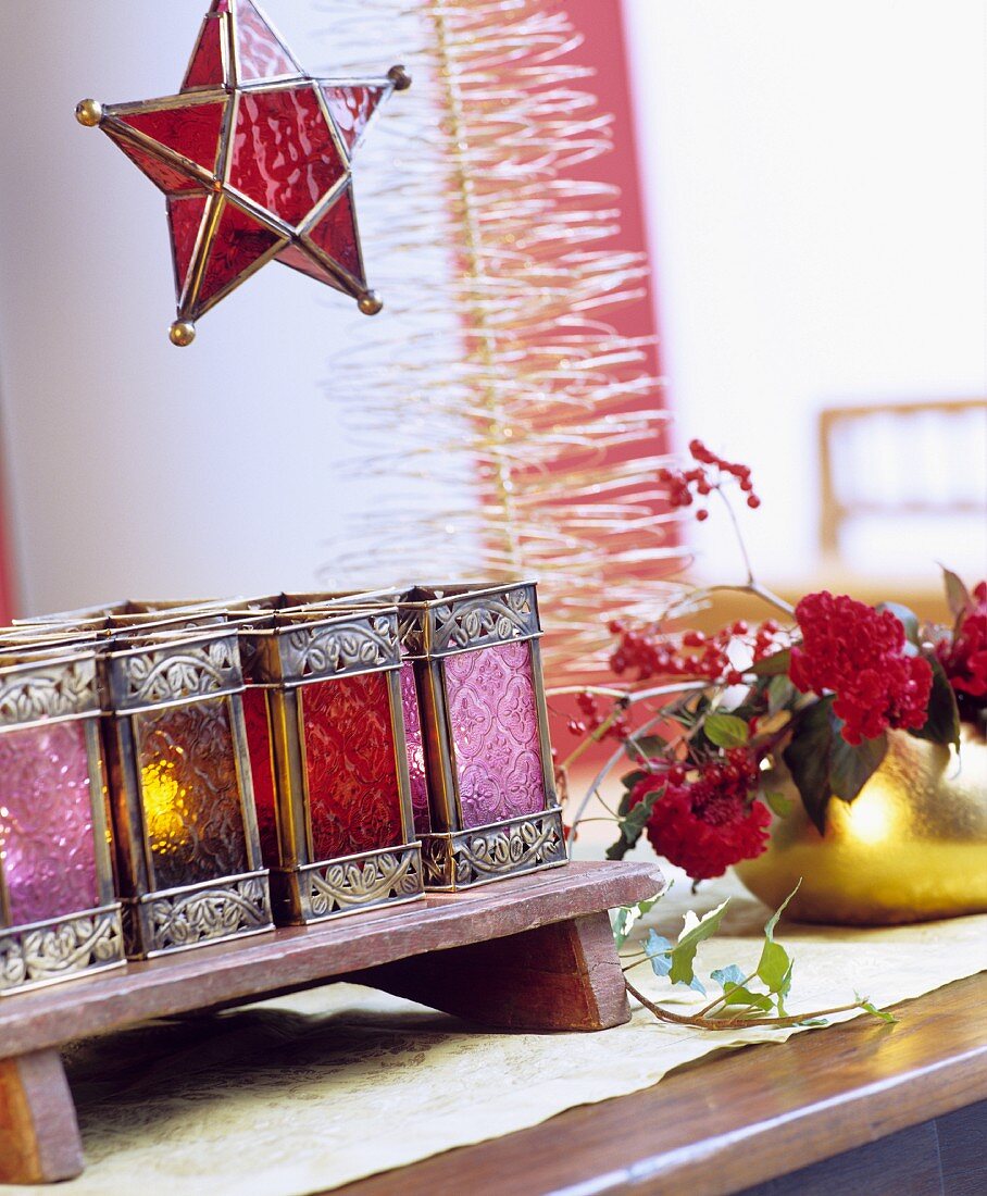 Weihnachtliche Dekoration mit Mini-Laternen & Glasstern-Laterne