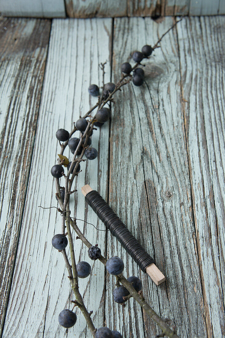 Making a wreath of sloe branches