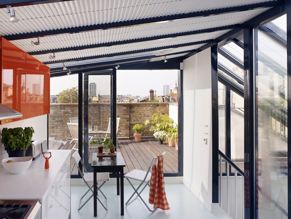 Rooftop conservatory with access to roof terrace
