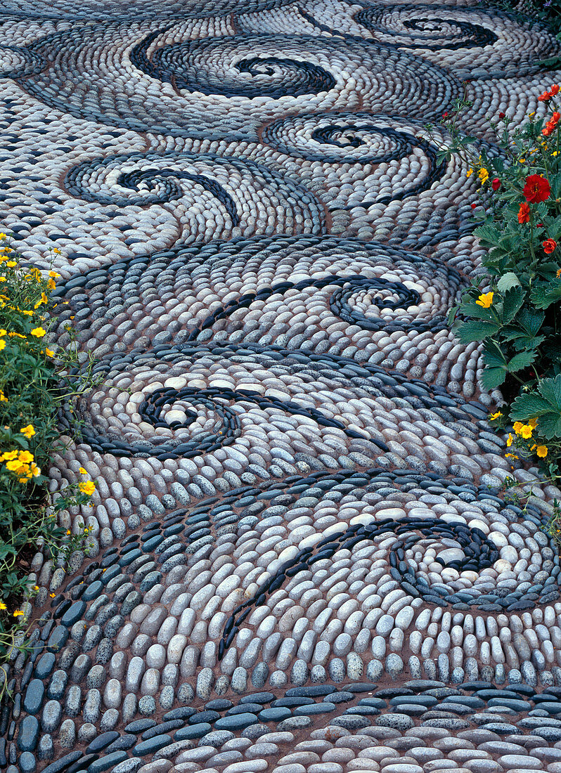 Mosaic walk by Maggy Howarth