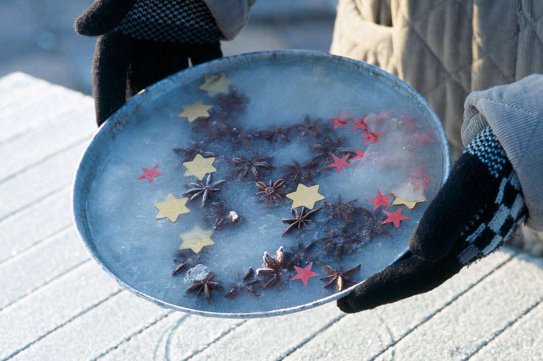 Candle tray made of ice