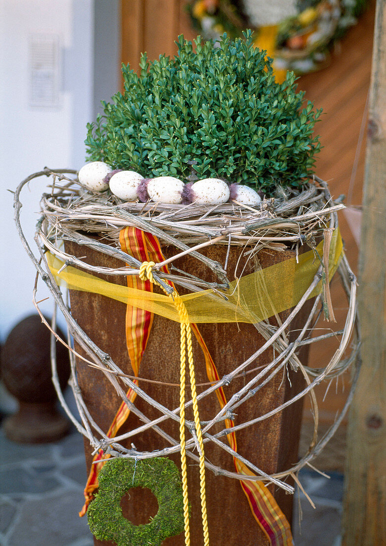 Easter decoration at the entrance