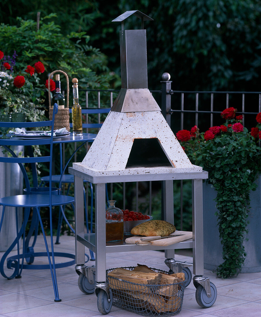 Mobile pizza oven made of 6 parts