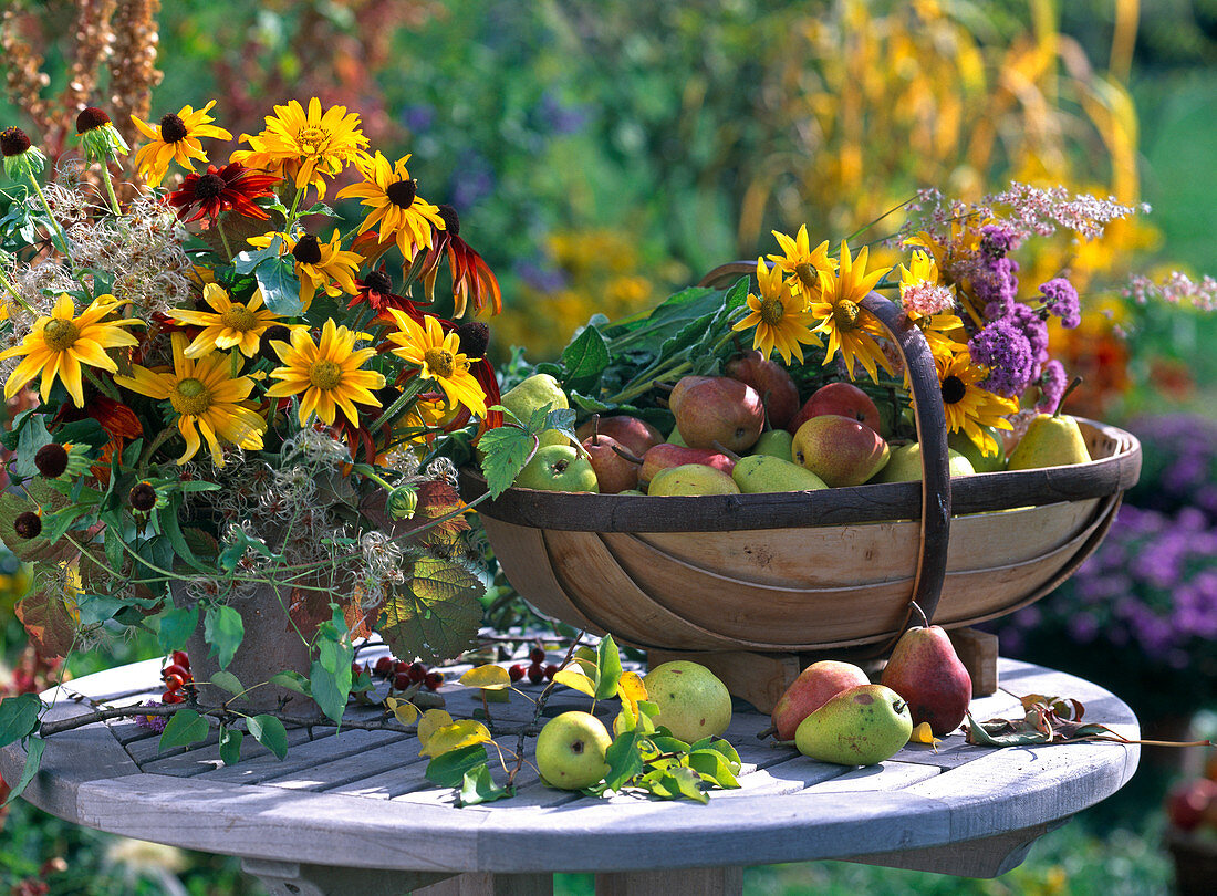 Bouquet with Rudbeckia 'Prairie Sun', 'Autumn Colors', Clematis fruits, Agera