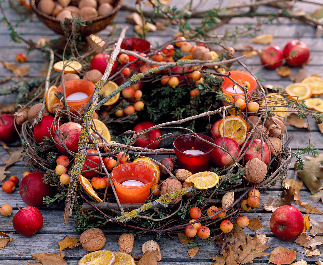 Table wreath of berries and nuts