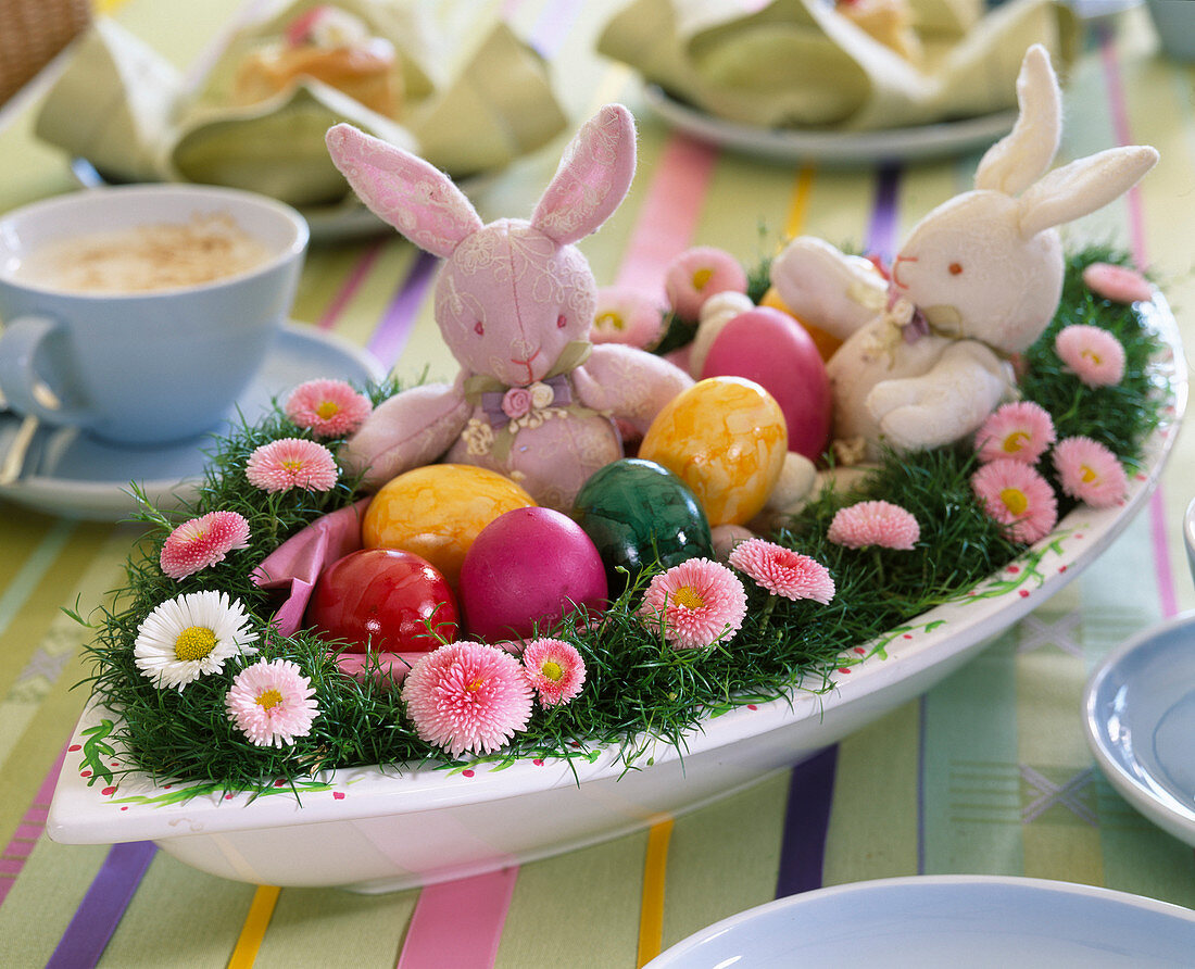 Längliches Osternest mit Sagina (Mastkraut)