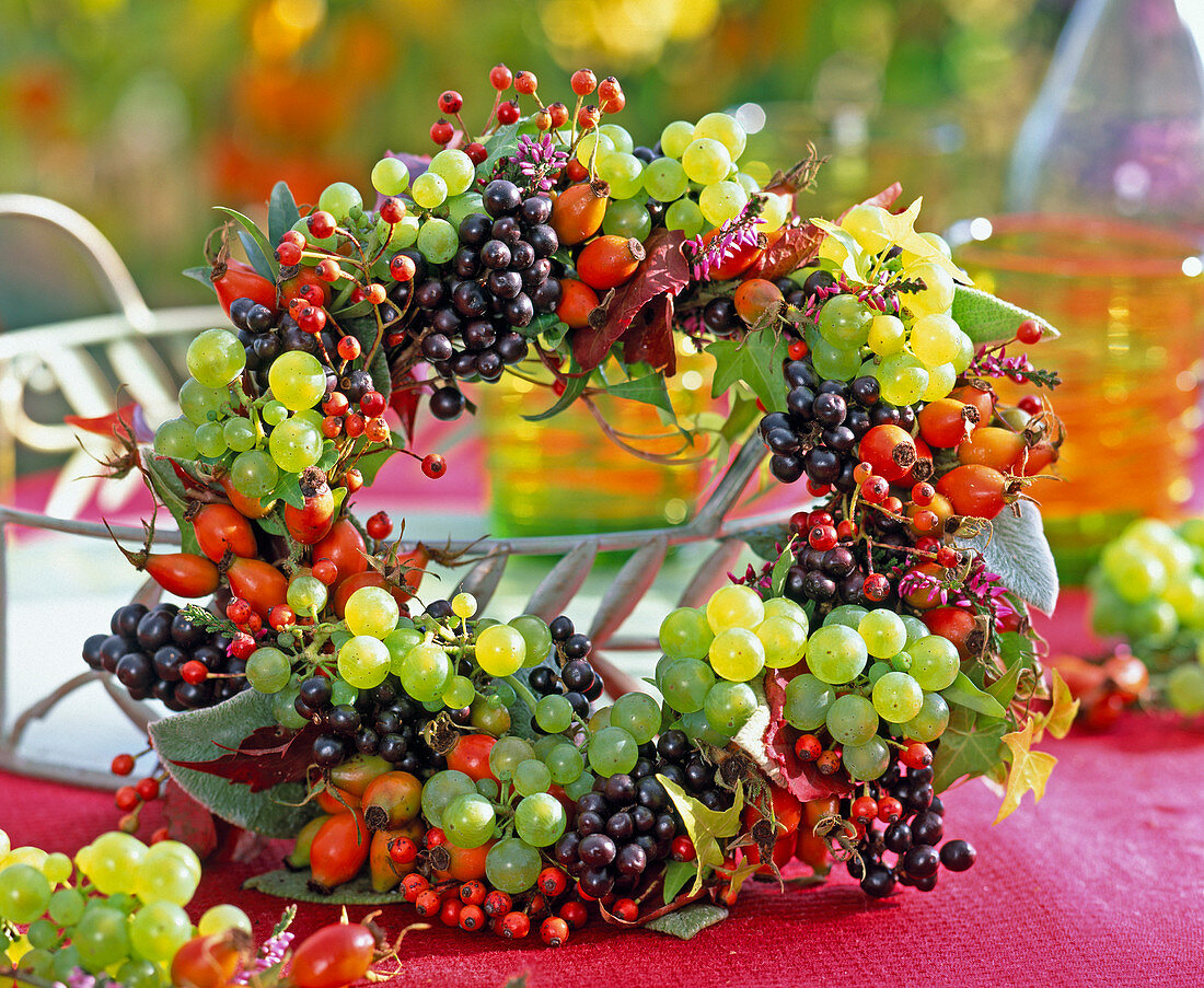 Berry wreath from Vitis (grape)