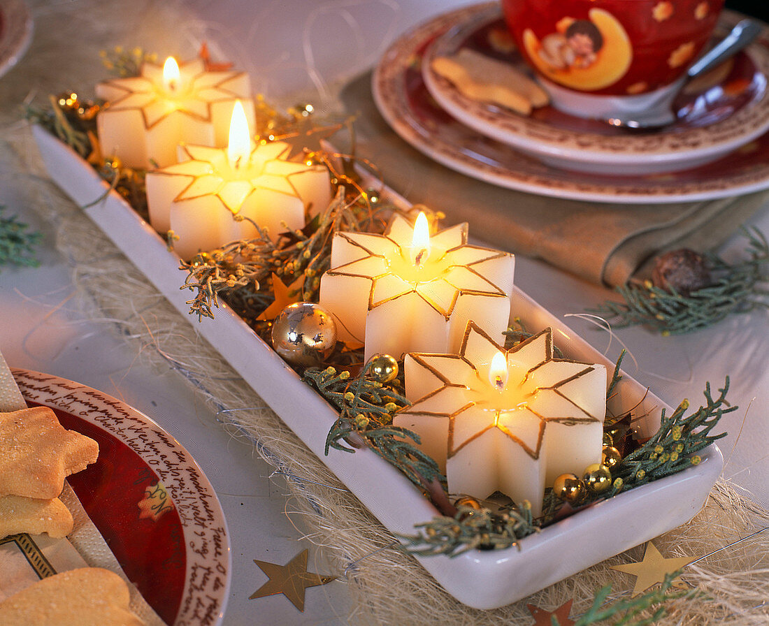 Unusual Advent wreath with white candles in star shape