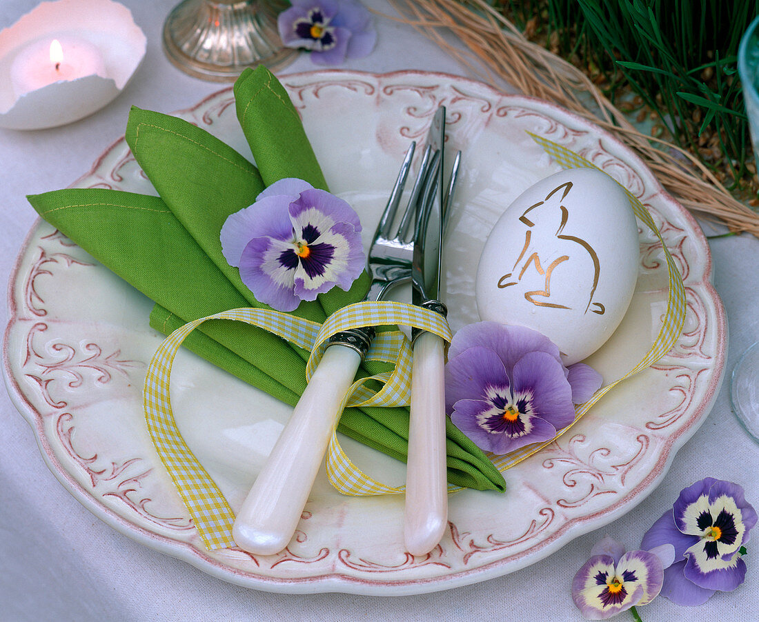 Festive table decoration with grass runner and pansy flowers