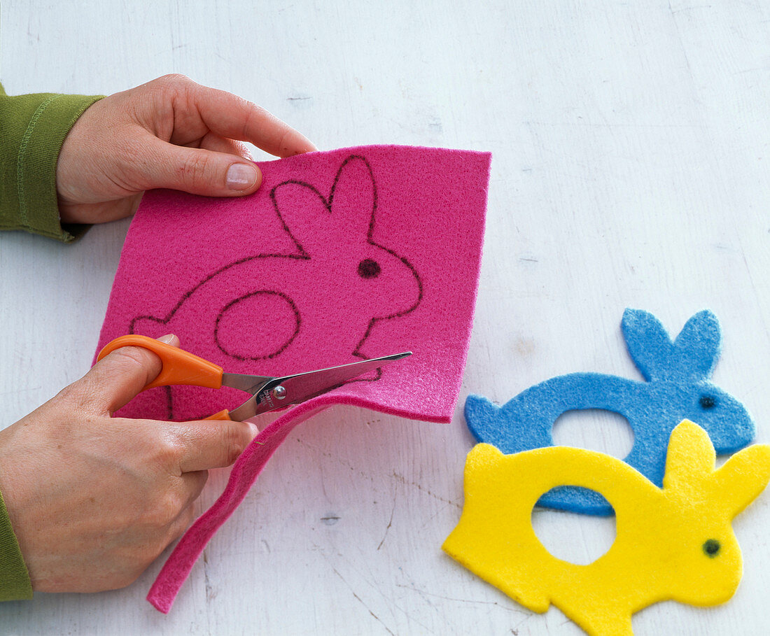 Felt rabbit as a napkin ring