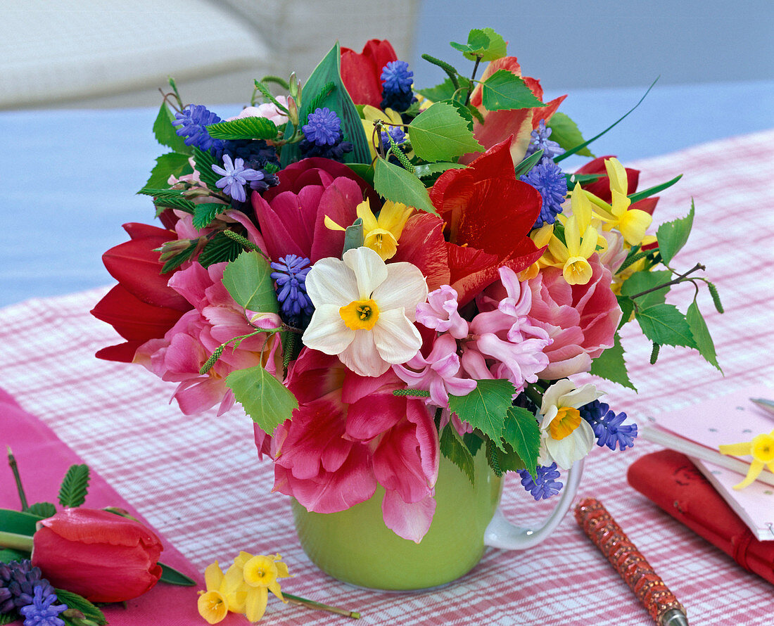 Bouquet with narcissus (narcissus), tulipa (tulip), muscari