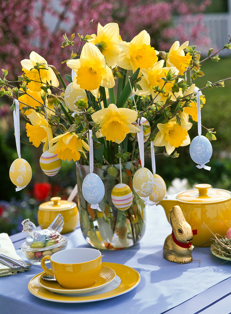 Narcissus (Narcissus) bouquet decorated with Easter eggs