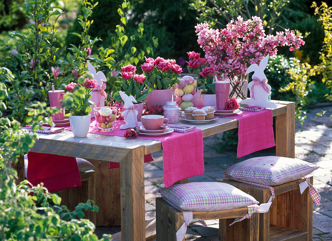Pinke Oster - Tischdeko mit Tulpen