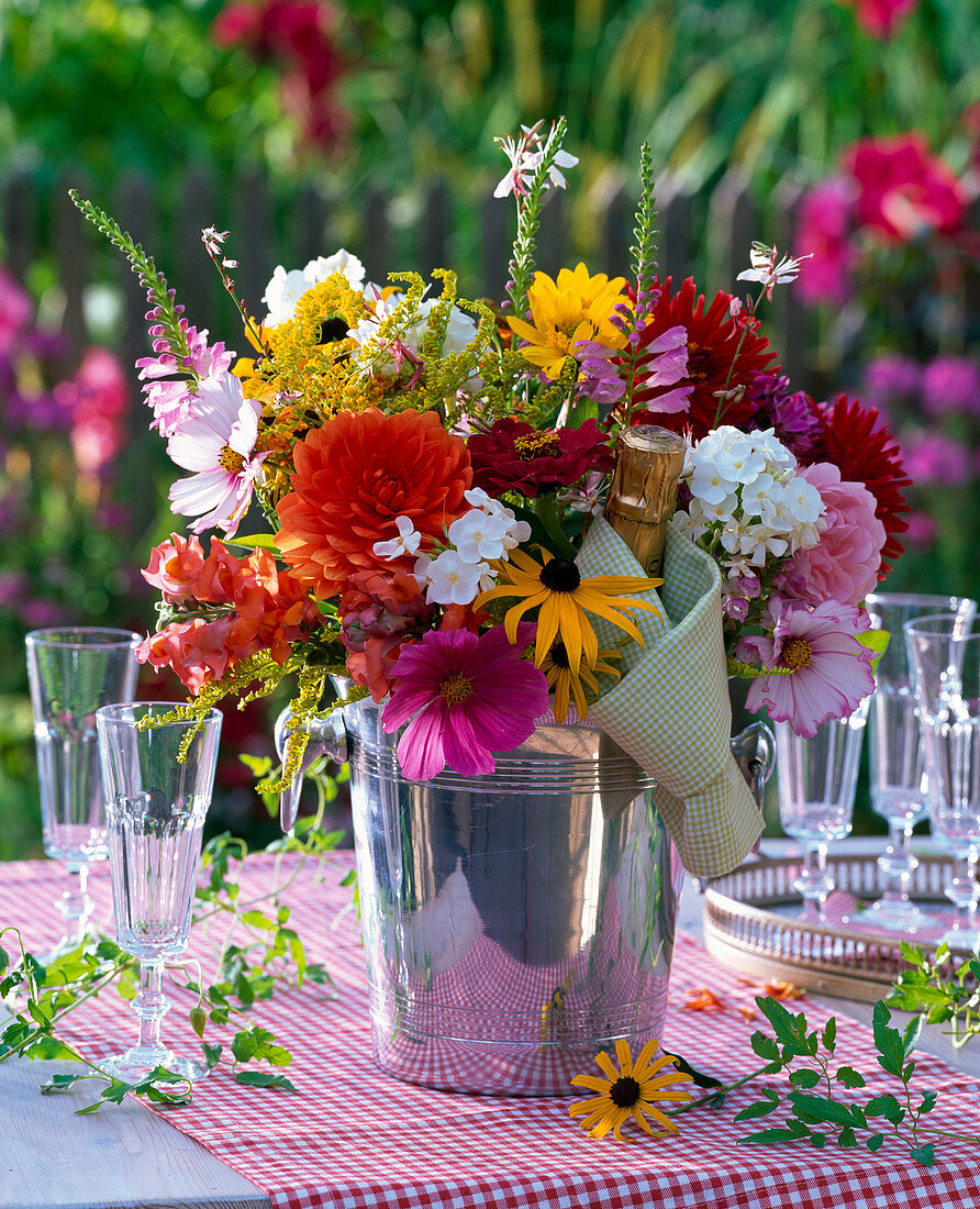 Strauß aus Dahlia (Dahlien), Phlox (Flammenblumen), Rudbeckia (Sonnenhut)