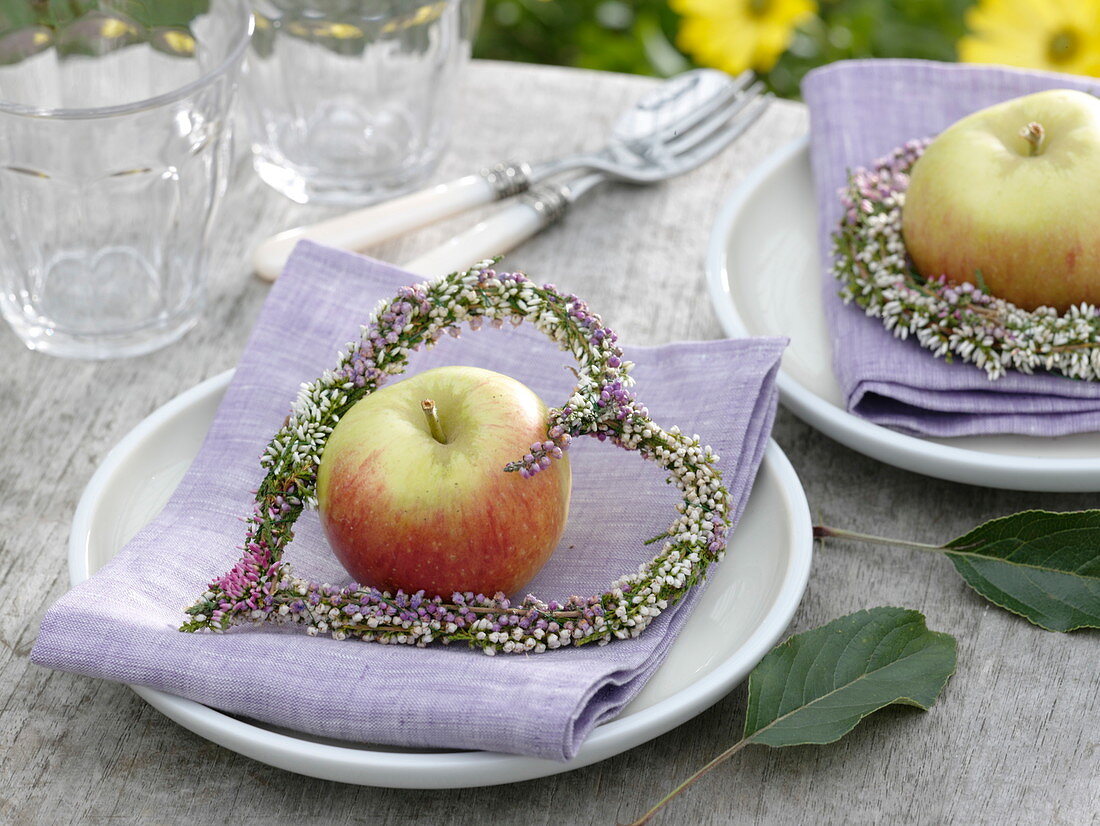 Heather heart and apple as napkin deco