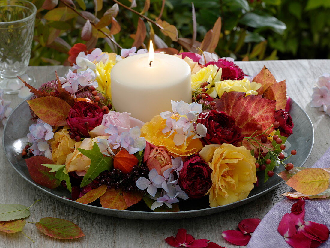 Mobile wreath on tin plate with white candle