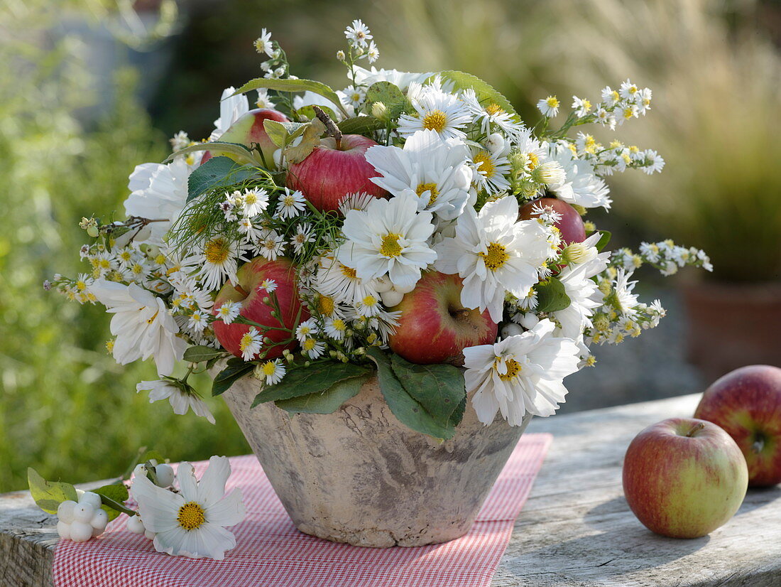 White late summer bouquet with apples and daisies