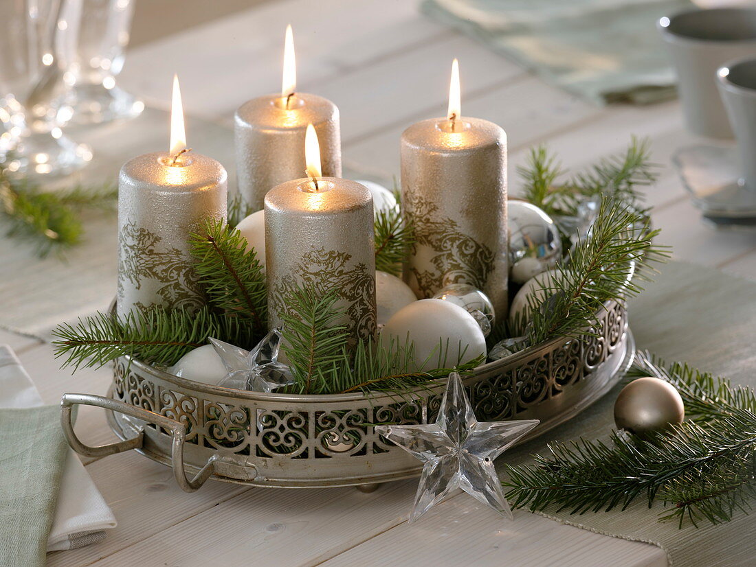 5-minute Advent wreath on metal tray
