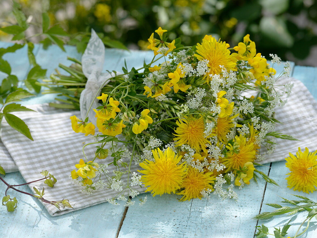 White-yellow meadow bouquet