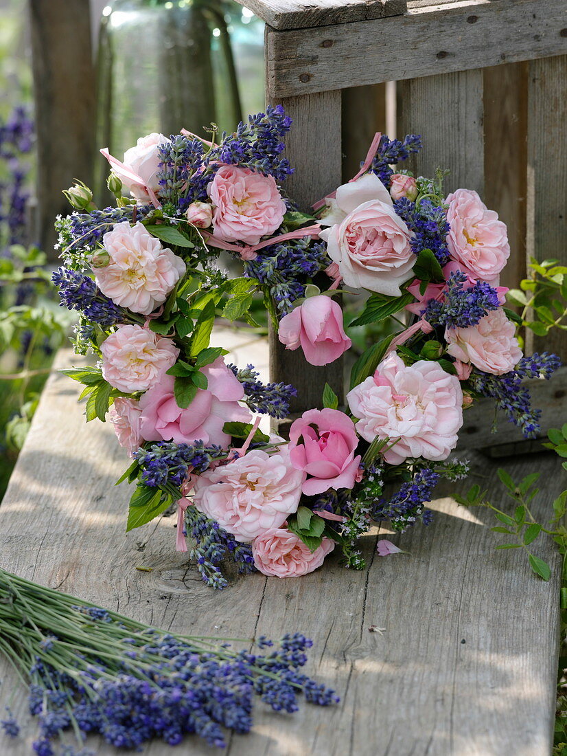 Duft - Herz aus Rosa (Rosen), Lavendel (Lavandula) und Minze (Mentha)